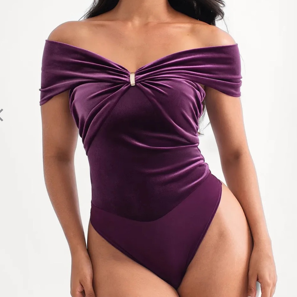 Popilush Velvet Twist Front Off-The Shoulder Sculpting Bodysuit